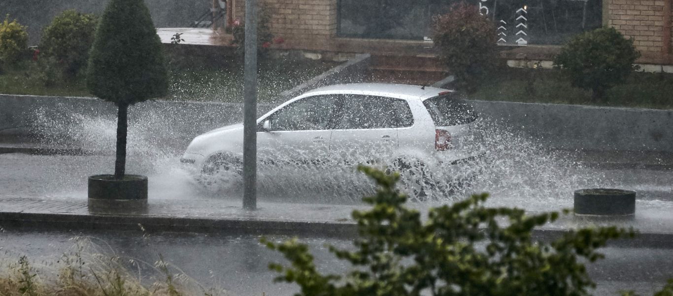 Meteo: Αλλάζει το σκηνικό του καιρού – Έρχεται κακοκαιρία με καταιγίδες (βίντεο)