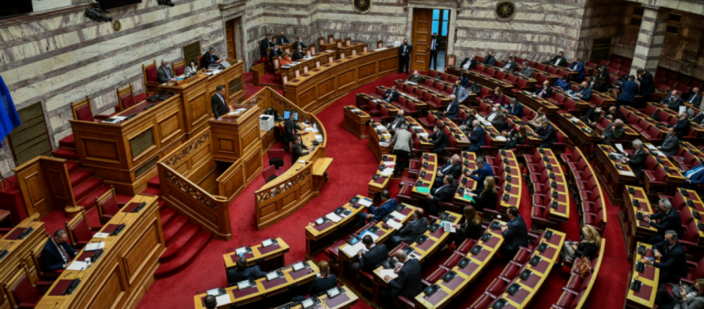 Βουλή: Νέα μέτρα για την πανδημία – Μέχρι 100 άτομα στην Ολομέλεια