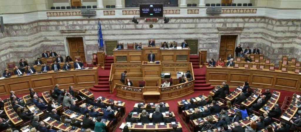 Δεύτερη μέρα της συζήτησης στη Βουλή για την πρόταση δυσπιστίας – Δείτε live (βίντεο)