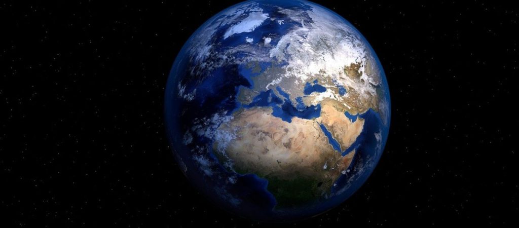 Οπαδός της «επίπεδης Γης» την «πάτησε»…Aπέδειξε σε πείραμα ότι η Γη είναι σφαιρική
