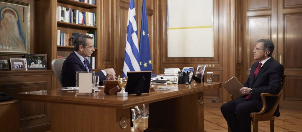 «Οχυρωμένος» στις Βερσαλλίες του Μαξίμου ο Κ.Μητσοτάκης: «Οι Έλληνες είναι πλούσιοι -Είμαστε πρωταθλητές της οικονομίας»