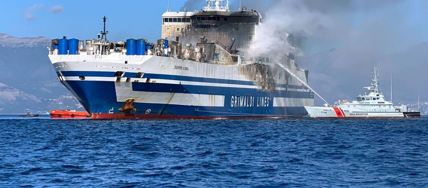 Σε εξέλιξη οι έρευνες στο Euroferry Olympia – Προσπαθούν να μπουν στο 3ο deck