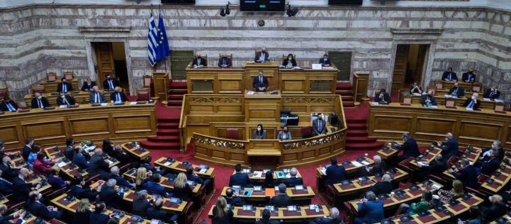 Βουλή: Κυρώθηκαν οι αμυντικές συμφωνίες της Ελλάδας με Ιταλία, Κύπρο και Ισραήλ