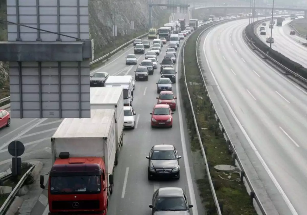 Καραμπόλα επτά οχημάτων στον περιφερειακό Θεσσαλονίκης