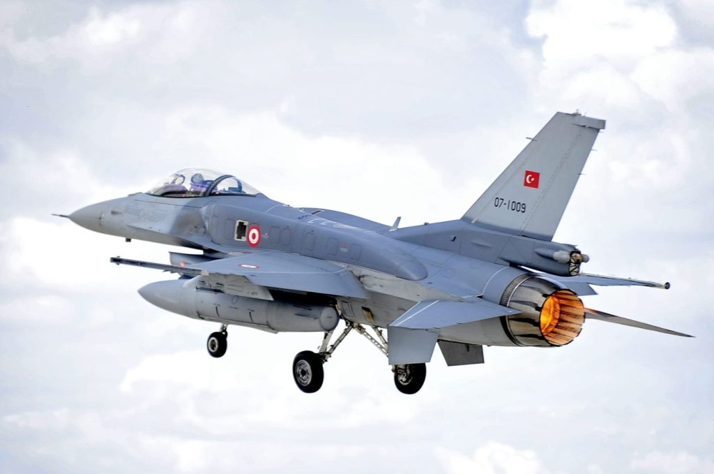 Ο Α/ΓΕΕΘΑ μιλά για «κίνδυνο ατυχήματος» – Τα τουρκικά UAV και F-16 «απάντησαν» με πτήσεις πάνω από ελληνικά νησιά!