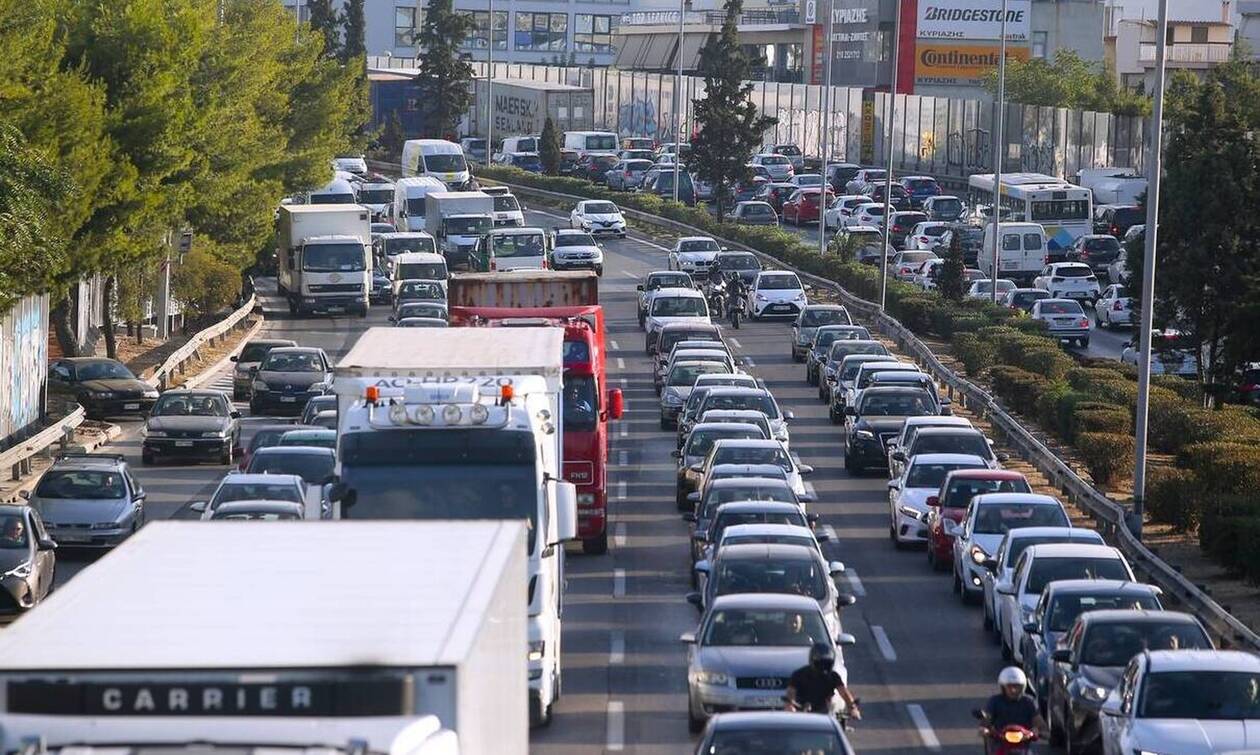 Κίνηση: Φεύγουν μαζικά οι πρώτοι εκδρομείς για Πάσχα – Μποτιλιάρισμα σε Κηφισό και Κατεχάκη (φώτο)