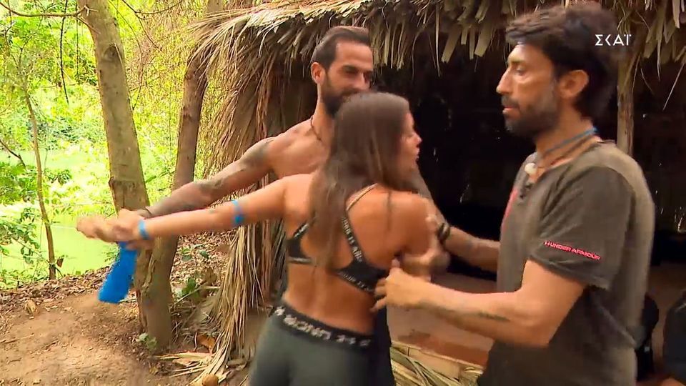 Survivor: Η πρώτη αποχώρηση μετά την ένωση των δύο ομάδων και νέος άγριος τσακωμός