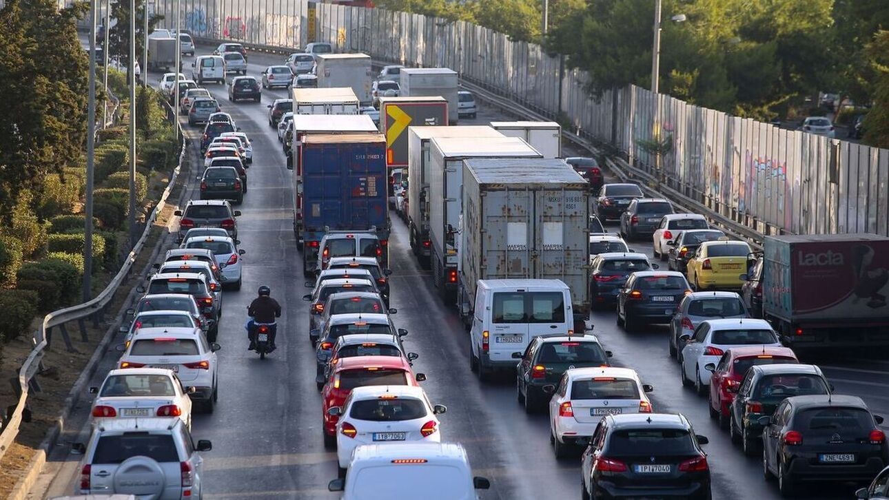 Έξοδος Πάσχα: Με υπομονή πρέπει να «οπλιστούν» οι οδηγοί – Συνεχίζεται το μποτιλιάρισμα στις Εθνικές Οδούς