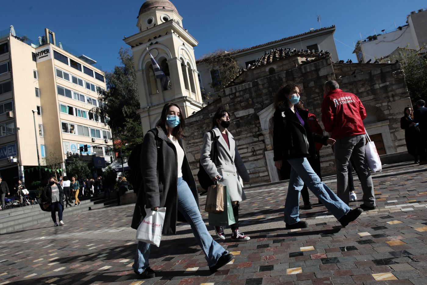 Πάσχα με μέτρα: Τι ισχύει σε εστίαση, κέντρα διασκέδασης και εκκλησίες