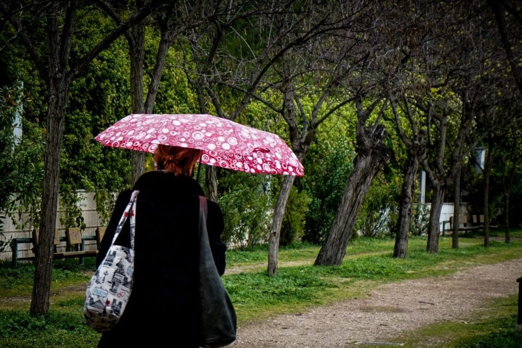 Καιρός: Με νεφώσεις, τοπικές βροχές & καταιγίδες η Πρωτομαγιά