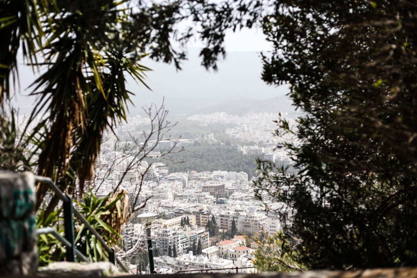 Καιρός: Λασποβροχή και χαμηλές θερμοκρασίες αύριο – Αυξημένες συγκεντρώσεις σκόνης