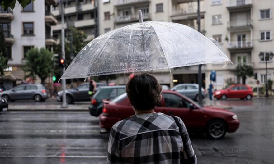 Καιρός: Βροχές σε Αττική και Θεσσαλονίκη σήμερα – Ζέστη και υγρασία σε όλη τη χώρα