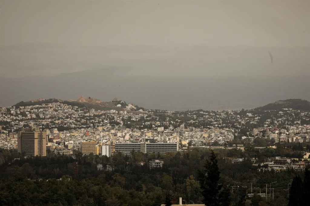 Καιρός: Αφρικανική σκόνη και στους 36 βαθμούς η θερμοκρασία σήμερα