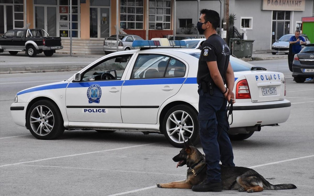 Πήραν τα τσεκούρια οι Αλβανοί «πρόσφυγες» – Σε κατάσταση αμόκ 29χρονος στο Παγκράτι απειλούσε περαστικούς