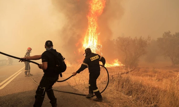Αναζωπύρωση της φωτιάς στον Πύργο Ηλείας: Νέα προληπτική εκκένωση στο χωριό Κορυφή