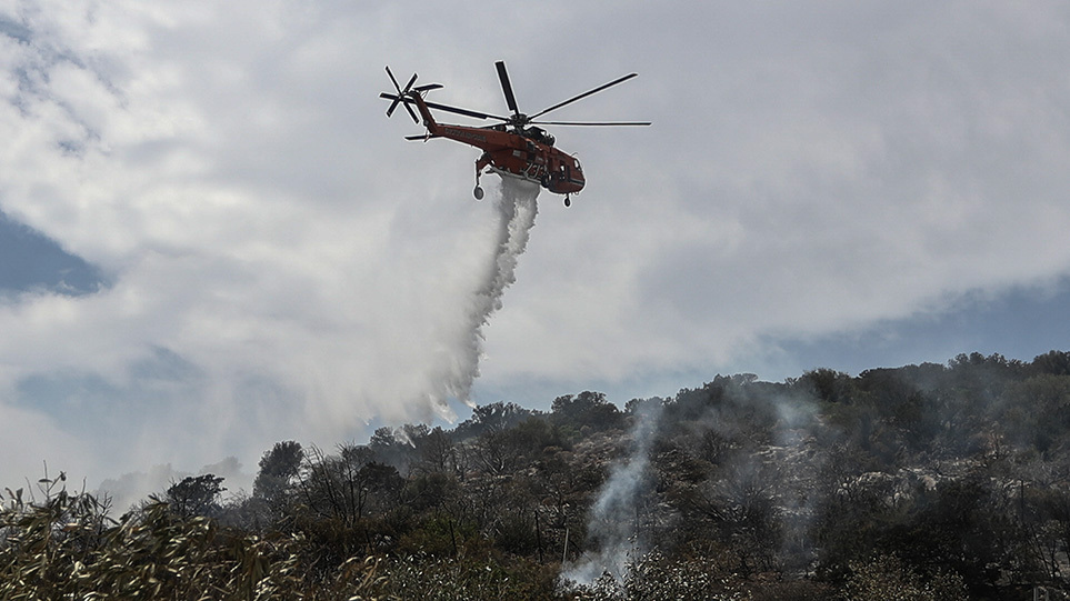 Aίσιο τέλος για τη φωτιά στην Κασσάνδα Χαλκιδικής – Καταλυτική η επέμβαση της Πυροσβεστικής