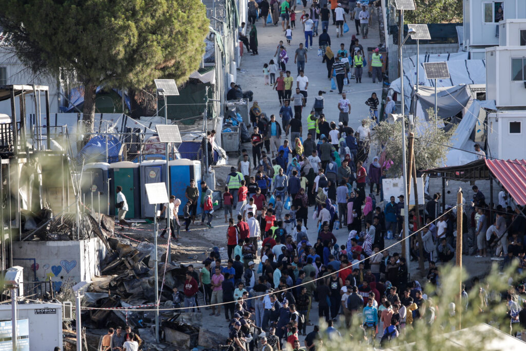 Λέσβος: Αφγανή διώκεται για εμπρησμό – «Ήταν απελπισμένη» λέει η δικηγόρος της!