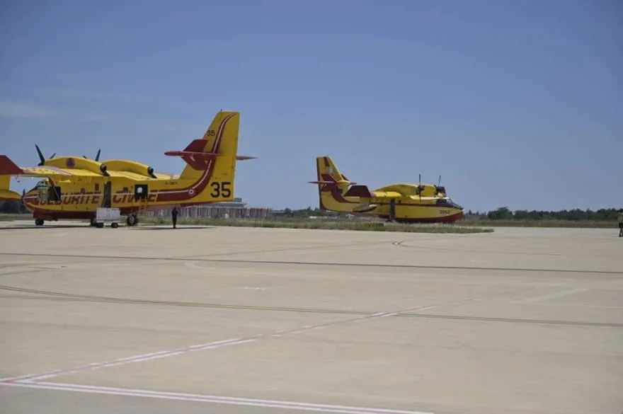 Γαλλία: Δείτε τα ελληνικά Canadair να επιχειρούν στις μεγάλες δασικές πυρκαγιές