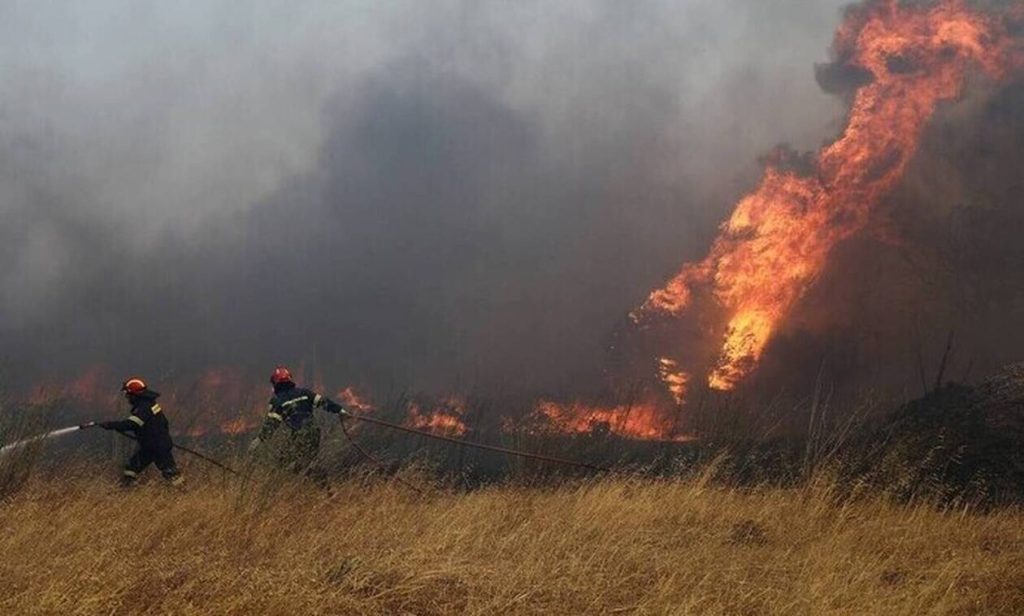 Φωτιά στην Αχαΐα: Εκκενώνονται οι περιοχές Πλατανόβρυση και Αγία Παρασκευή