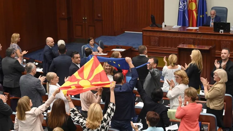 Η Σόφια επέβαλε την θέληση της στα Σκόπια: Εγκρίθηκε η πρόταση της ΕΕ για συμβιβασμό με τη Βουλγαρία