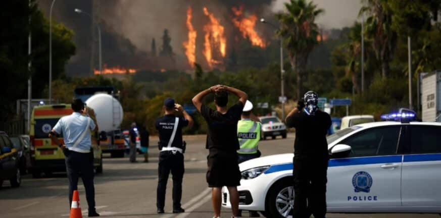 Φωτιά στην Πεντέλη: Πάνω από 900 αστυνομικοί στα μέτωπα -Πραγματοποίησαν 680 απεγκλωβισμούς