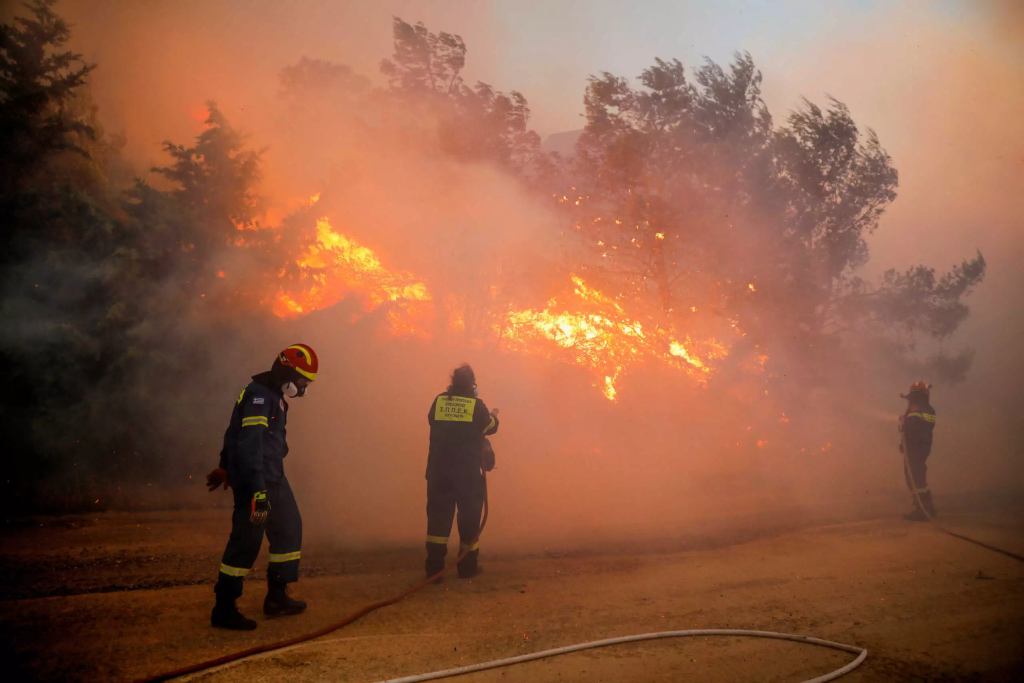 Αντιπεριφερειάρχης Πολιτικής Προστασίας: «Η φωτιά είναι ανεξέλεγκτη & τα μέτωπα να πολλαπλασιάζονται»