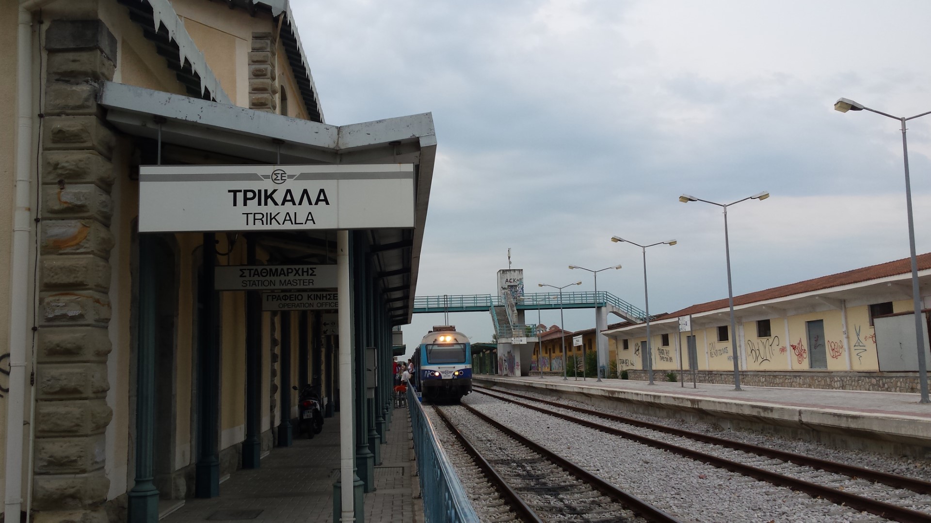 Τρίκαλα: 30χρονος χτυπήθηκε από τρένο αλλά την…γλίτωσε με μερικά τραύματα