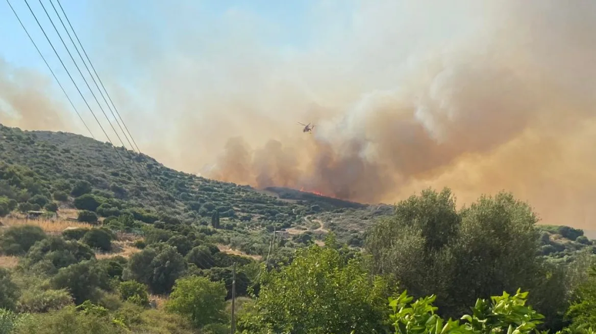 Σηκώθηκαν ξανά τα εναέρια για το Ακριτοχώρι – Επιχειρούν 4 αεροσκάφη και ένα ελικόπτερο