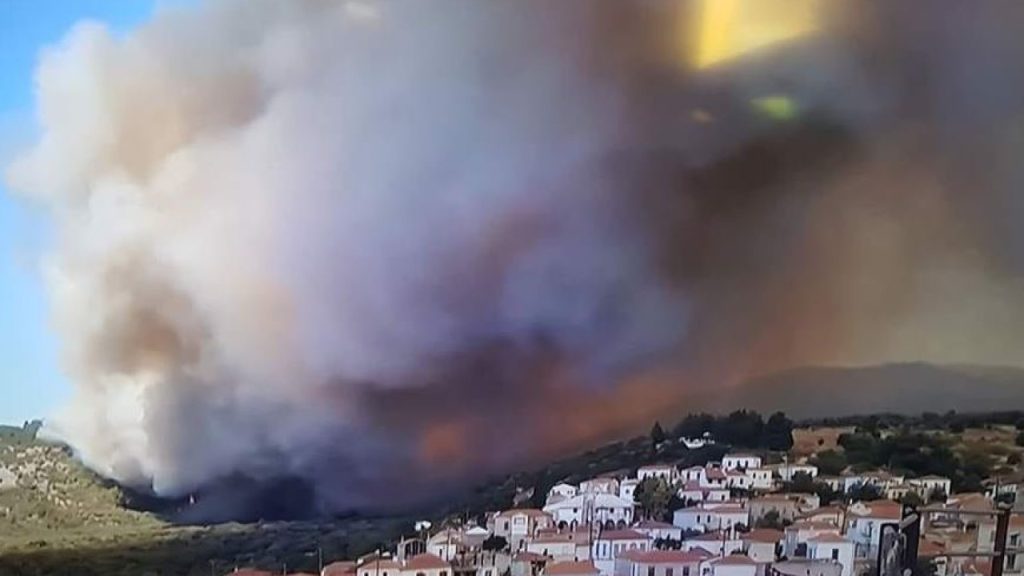 Ολονύχτια επιφυλακή για την πυρκαγιά στη Λέσβο