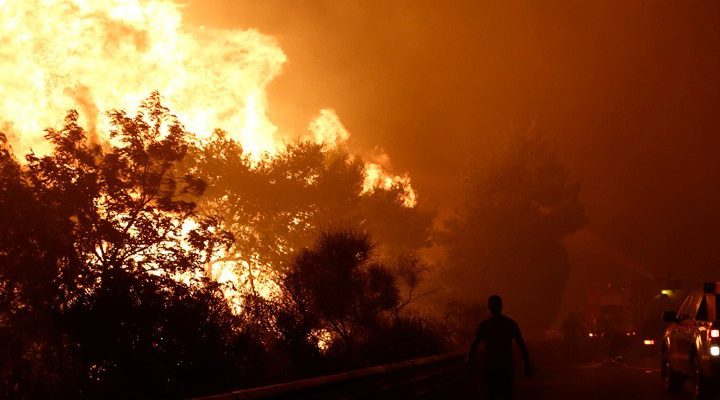 Πυρκαγιές στη Γαλλία: 361 πυροσβέστες από όλη την Ευρώπη στη μάχη της κατάσβεσης