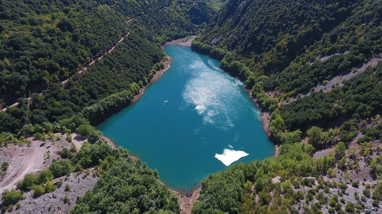 Η νεότερη φυσική λίμνη της Ελλάδας δημιουργήθηκε το 1963 από κατολίσθηση