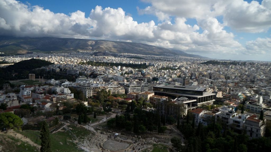 Καιρός: Ανεβαίνει η θερμοκρασία – Που αναμένονται σποραδικές καταιγίδες