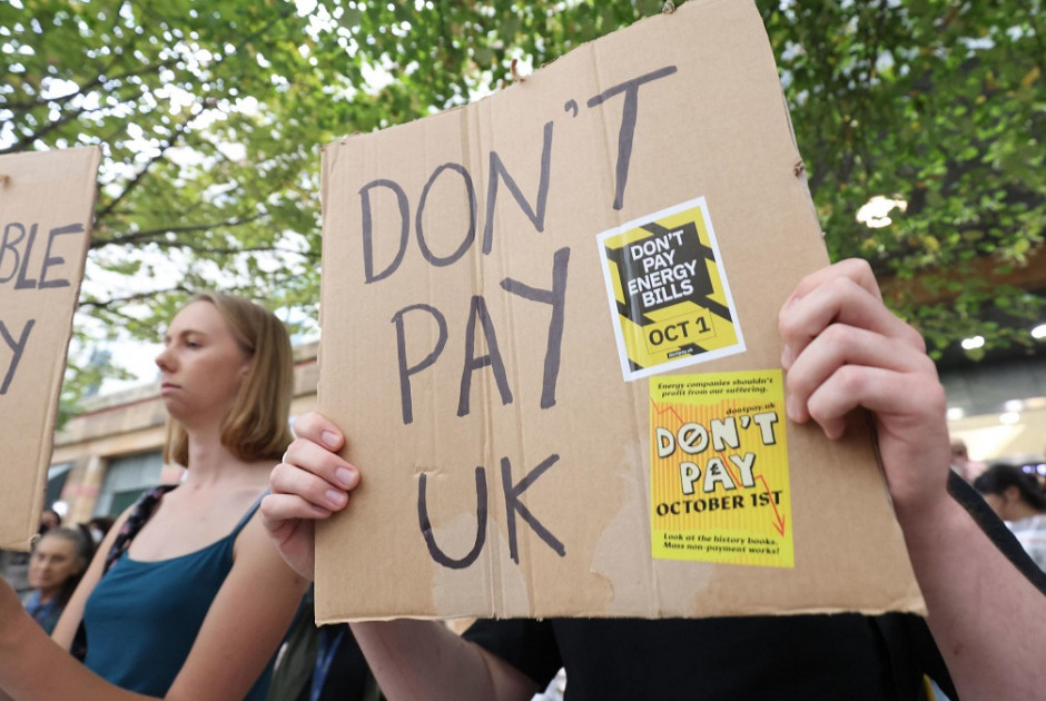 Βρετανία – «Δεν πληρώνω»: Δεκάδες χιλιάδες Βρετανοί αρνούνται να πληρώνουν τους λογαριασμούς ρεύματος
