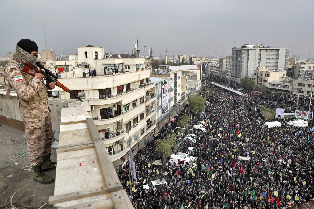 Ιράν: Το καθεστώς της Τεχεράνης οργανώνει αντιδιαδηλώσεις υπέρ της μαντίλας