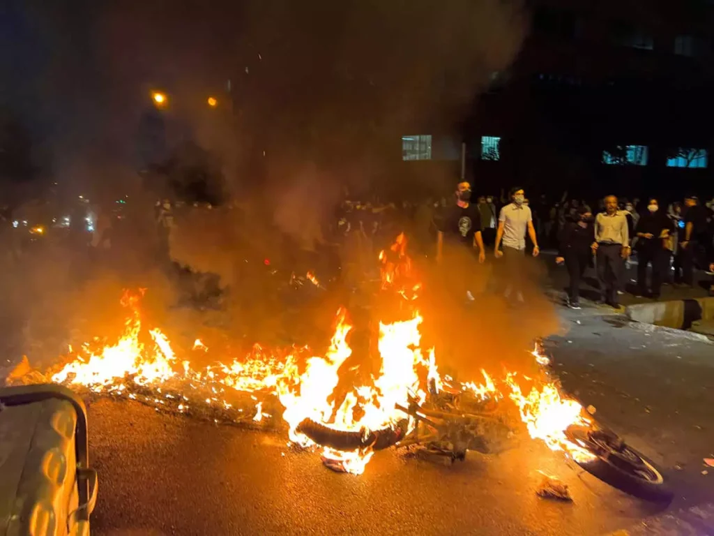 Συνεχίζεται η φρίκη στο Ιράν: Τουλάχιστον 50 οι νεκροί στις διαδηλώσεις για το θάνατο της Μαχσά Αμινί