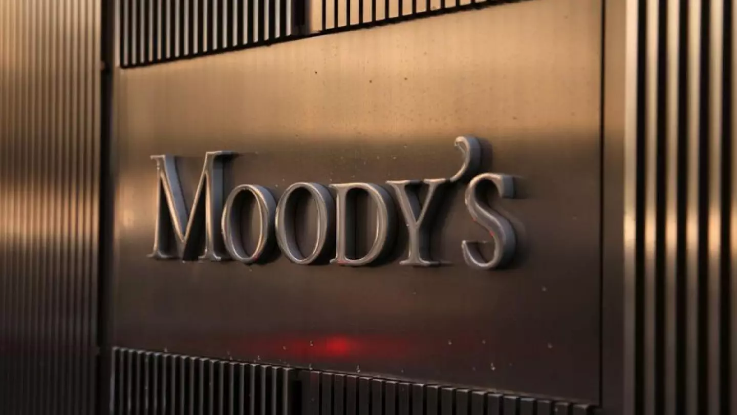 H Moody’s χαλάει το… «κυβερνητικό αφήγημα»: Βλέπει βουτιά ανάπτυξης για την Ελλάδα το 2023