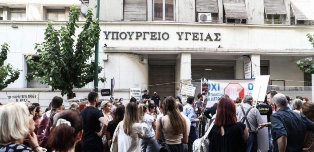 Πανελλαδική απεργία γιατρών και νοσηλευτών στα δημόσια νοσοκομεία σήμερα – Τι ζητούν