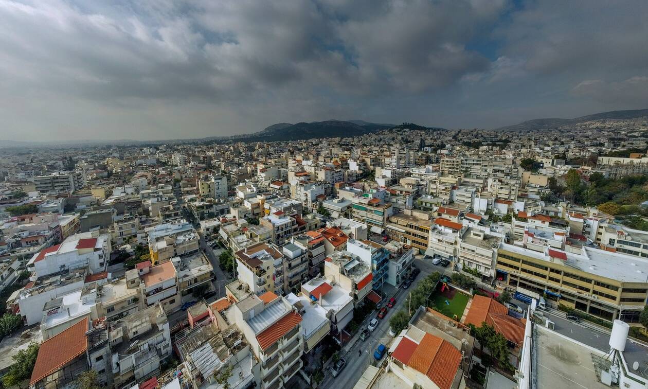 Η ΑΑΔΕ βάζει ξανά στο «μικροσκόπιο» τα ακίνητα – «Βαριά» τα πρόστιμα