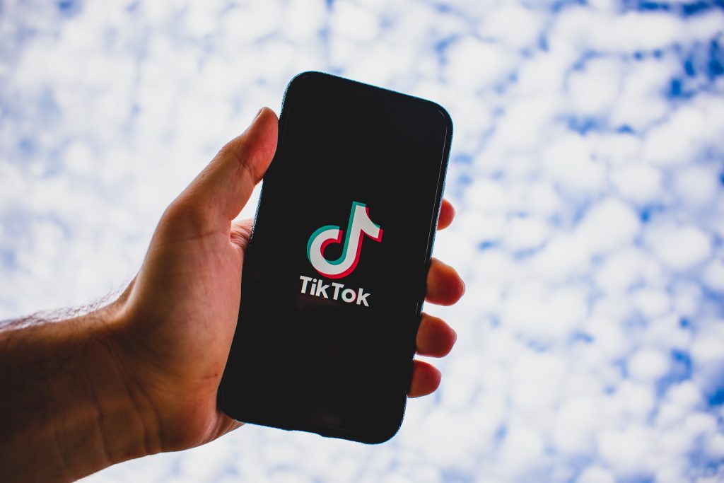 Προβλήματα στο TikTok αναφέρουν οι χρήστες στην Ευρώπη – Δεν φορτώνουν τα βίντεο της εφαρμογής