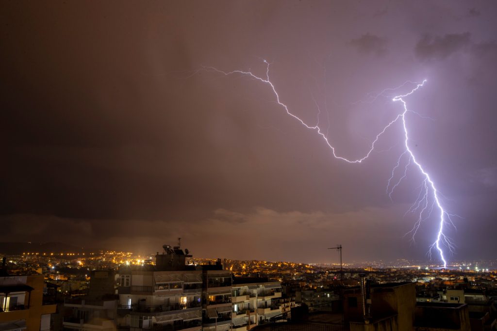 Καιρός: Βροχές και καταιγίδες φέρνει σήμερα η κακοκαιρία «Eva» – Αναλυτική πρόγνωση