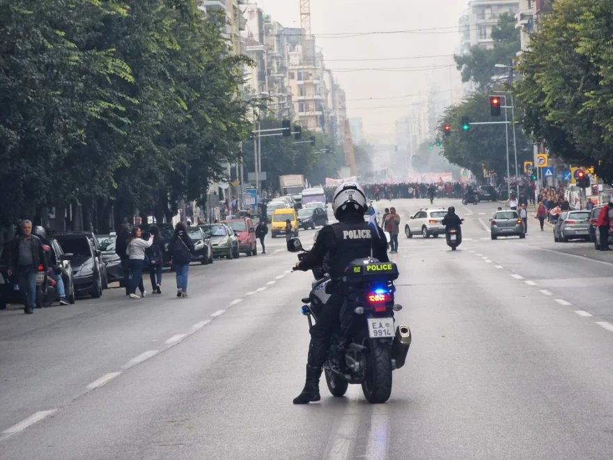 Απεργία: «Πλημμύρισε» από τους διαδηλωτές το κέντρο της Θεσσαλονίκης (φώτο)