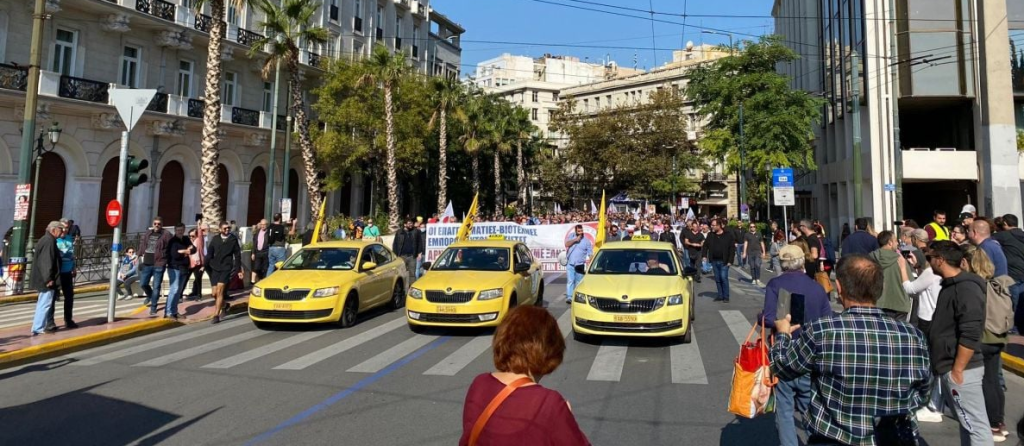 Δυναμικό «παρών» από το Συνδικάτο Αυτοκινητιστών Ταξί Αττικής στην απεργία (φώτο-βίντεο)