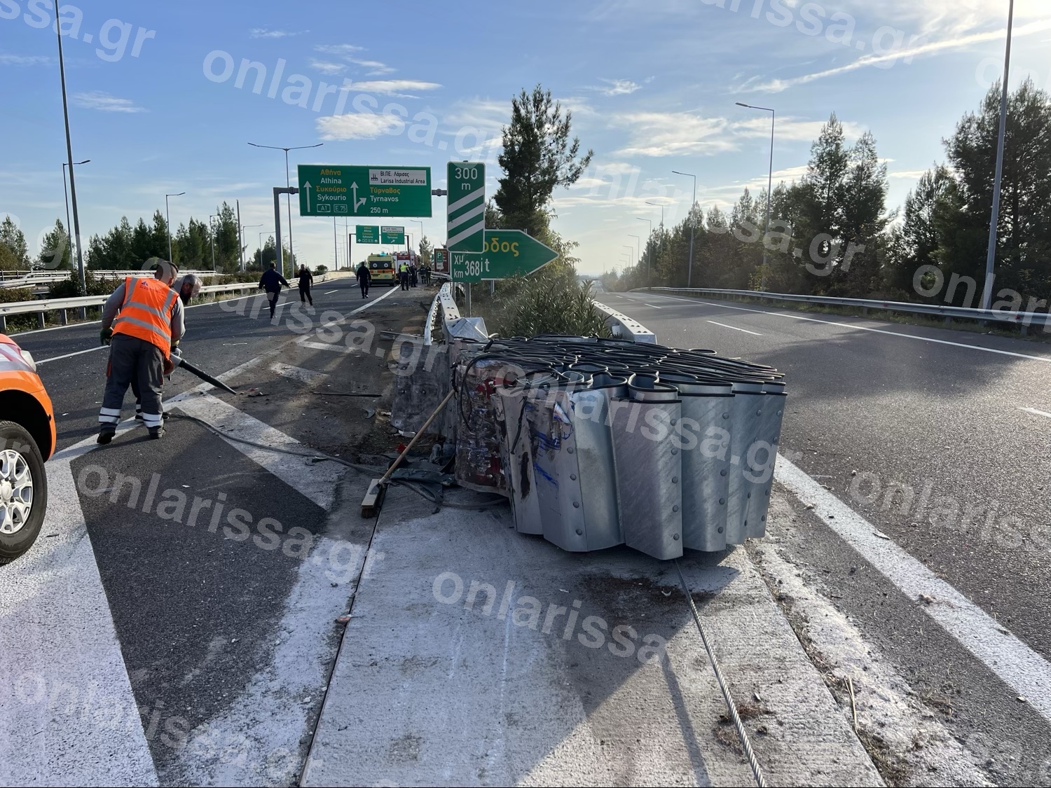 Λάρισα: Ανατροπή βυτιοφόρου με εύφλεκτο υλικό – Κίνδυνος έκρηξης