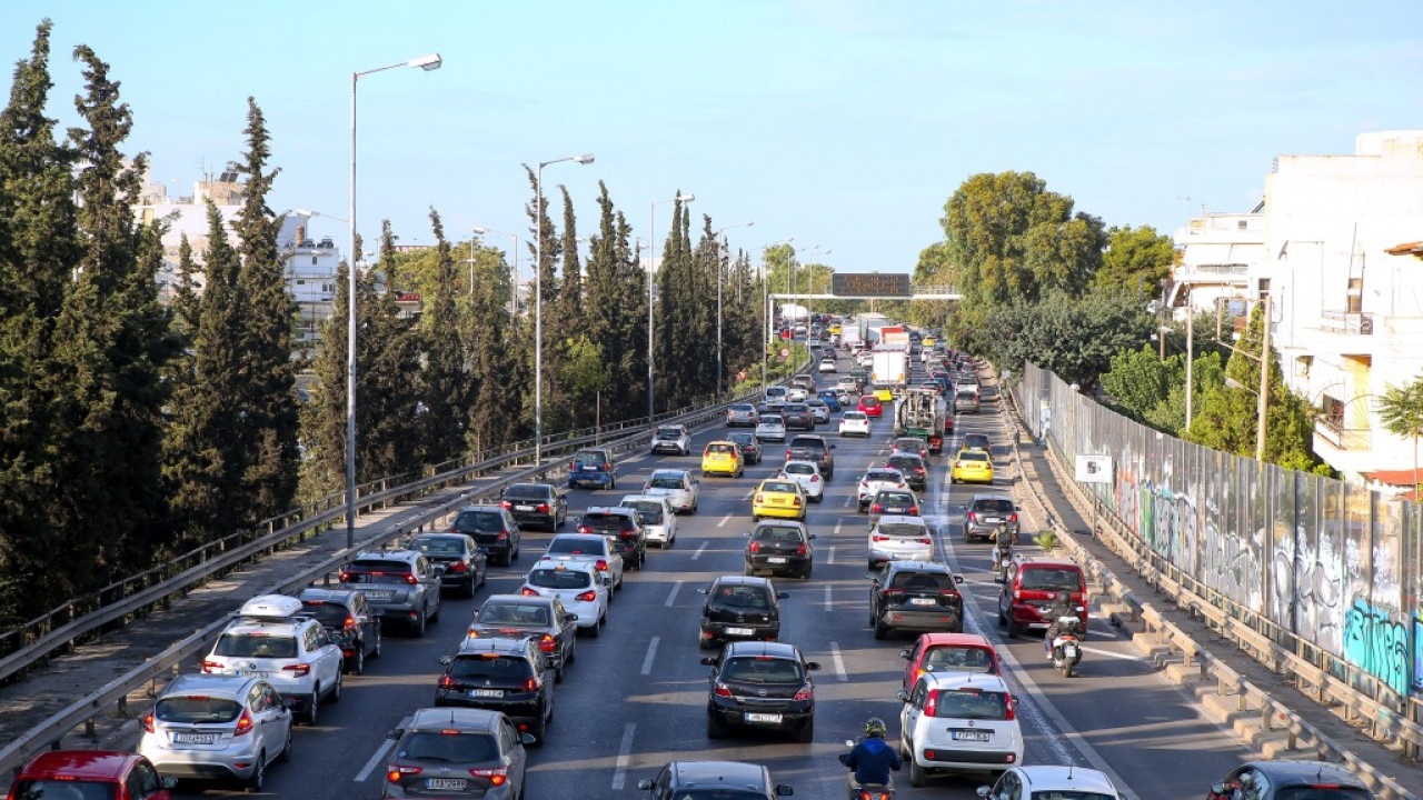 Αυξημένη η κίνηση στους δρόμους της Αττικής – «Φρακαρισμένος» από νωρίς ο Κηφισός (χάρτης)