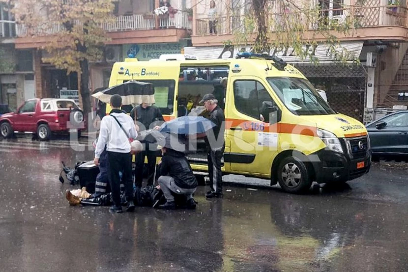 Τροχαίο στην Θεσσαλονίκη: Αυτοκίνητο παρέσυρε διανομέα