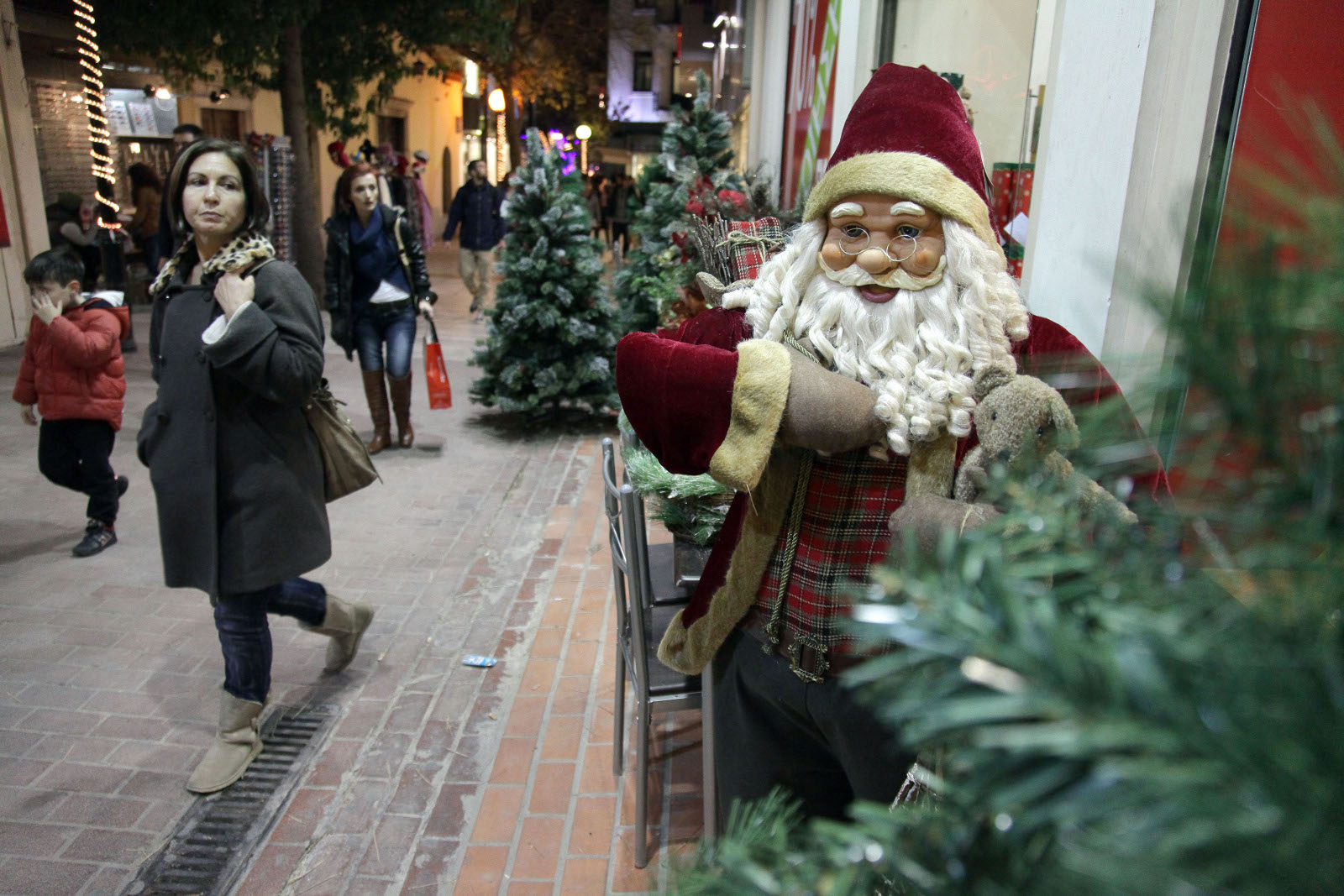 Ανακοινώθηκε το εορταστικό ωράριο των καταστημάτων – Δείτε πότε ξεκινάει