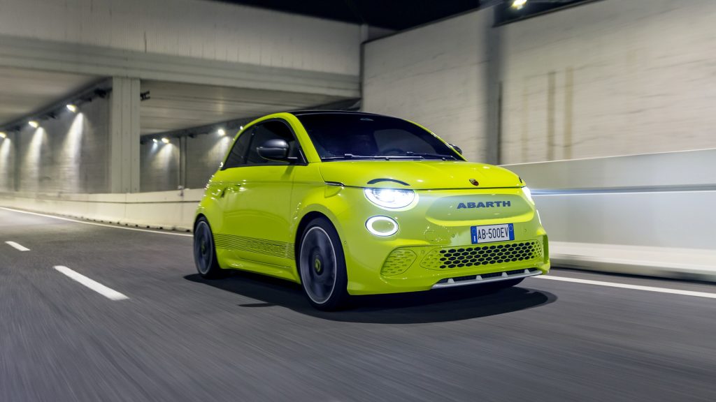 Με 155 άλογα το ηλεκτρικό Abarth 500e