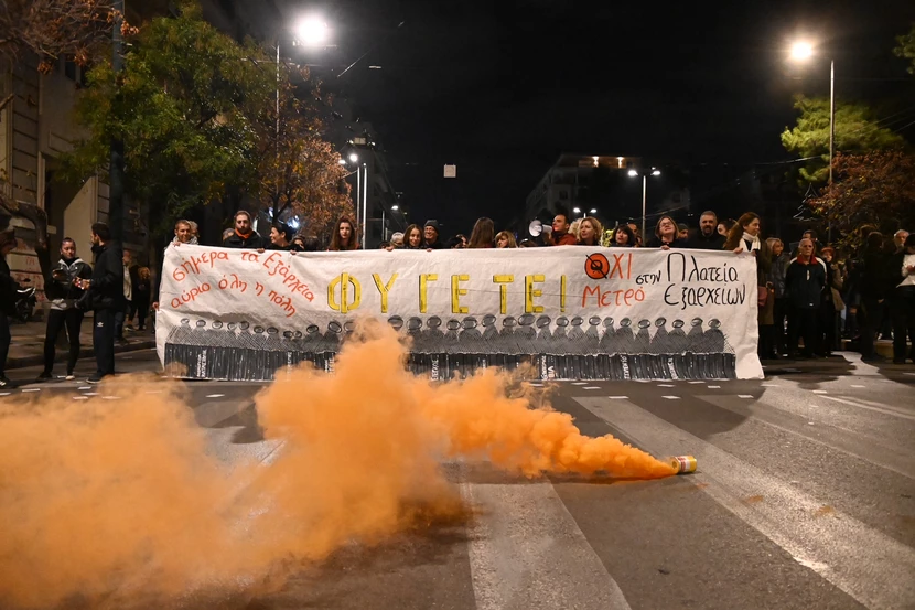 Σε εξέλιξη πορεία κατά της δημιουργίας σταθμού του Μετρό στα Εξάρχεια (φώτο)