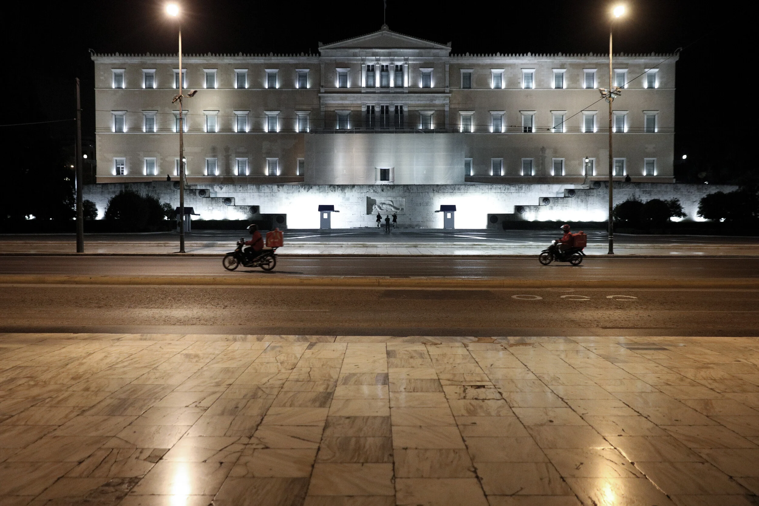 Συγκέντρωση στη Βουλή για τον 16χρονο Ρομά που τραυματίστηκε από αστυνομικό