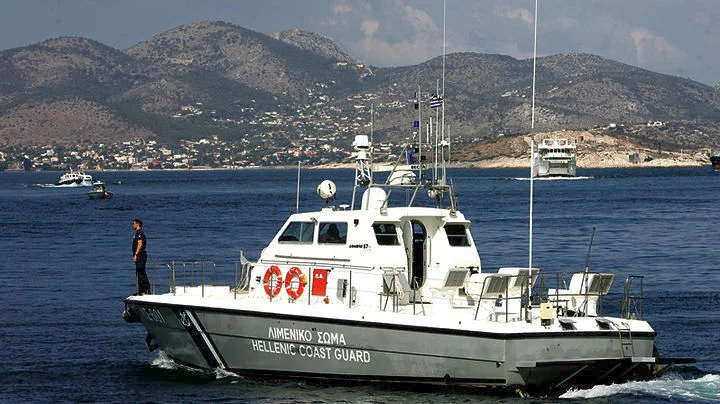 Σκάφη του Λιμενικού απεγκλωβίζουν κατοίκους και τουρίστες από περιοχές στο Πήλιο